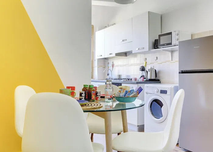 Furio Camillo - Metro A - Netflix Appartement Rome